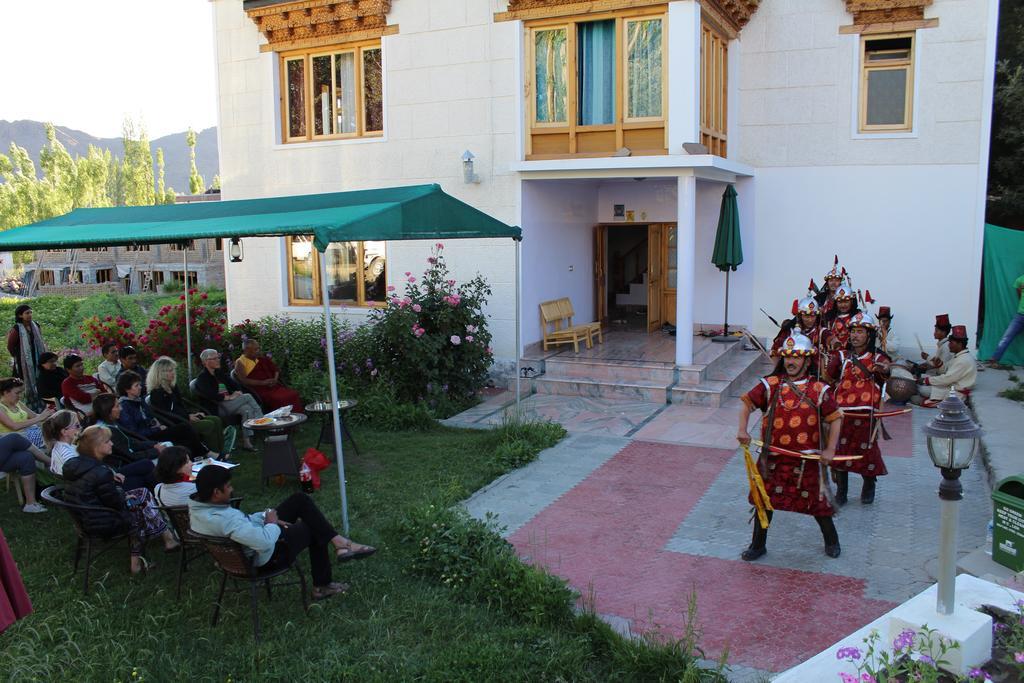 Raku Guest House Leh Exterior photo